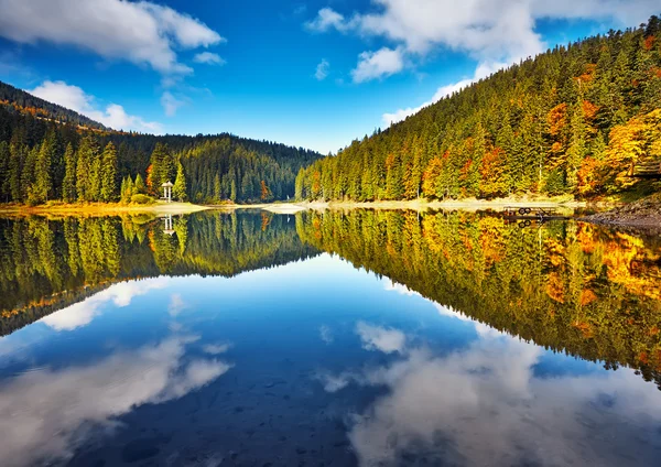 Panorama-Bergsee — Stockfoto