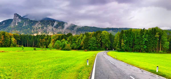 Горная дорога в Австрийских Альпах — стоковое фото