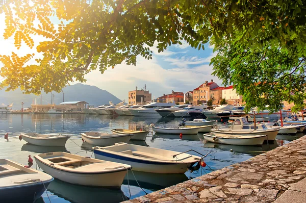 Panorama del mar y las montañas en Montenegro — Foto de Stock