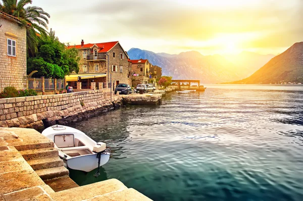 Karadağ'daki göl adada - Stok İmaj