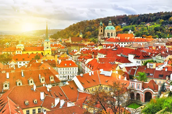 Sunrise üzerinden Prag Kalesi
