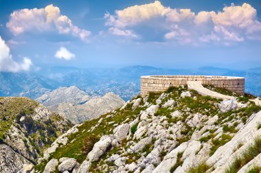 Lovcen Mountai üst kısmında bulunan Njegos Türbesi