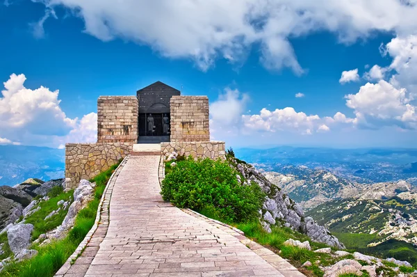 Lovcen üst kısmında bulunan Njegos Türbesi Stok Fotoğraf