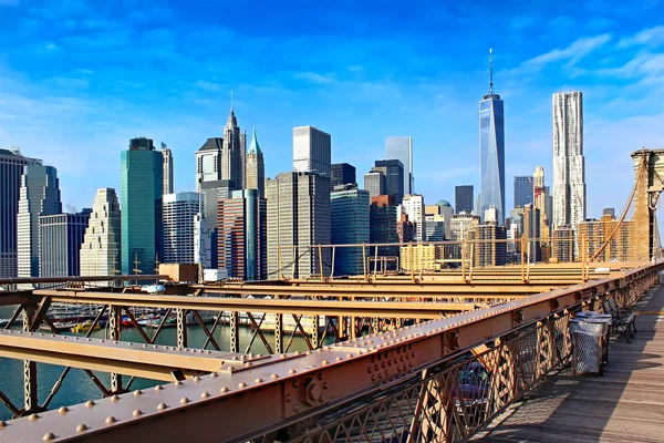 Бруклинский мост и Манхэттен, Нью-Йорк — стоковое фото