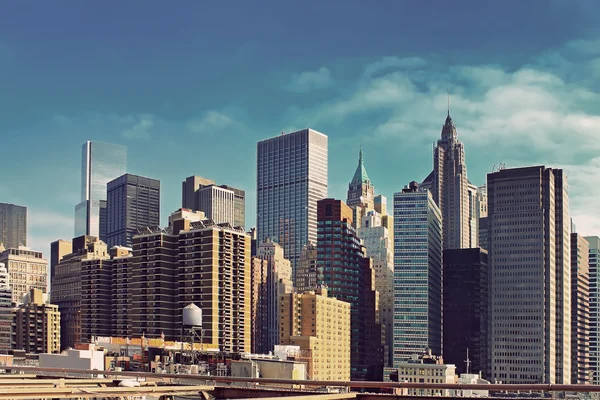 Luchtfoto van de skyline van manhattan bij zonsondergang, new york city — Stockfoto