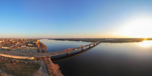 Légi Panoráma Híd Autókkal Riga Lettország Naplementekor — Stock Fotó