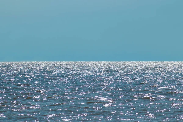 Морской Небесный Фон Голубое Чистое Небо Искрящиеся Воды Моря Путешествия — стоковое фото