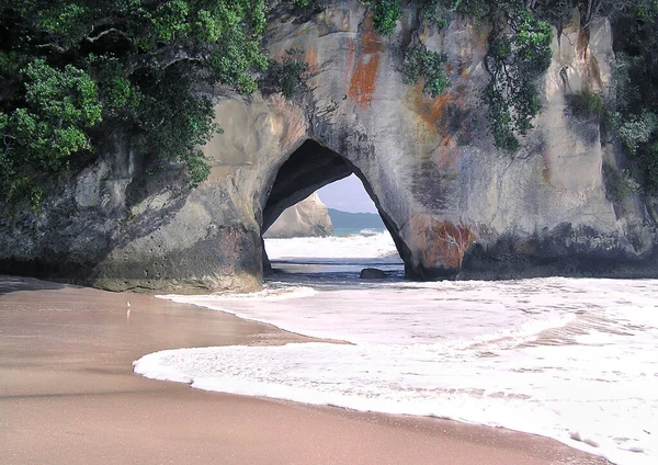 Jaskinia Secret Paradise Beach Lokalizacja Jest Odległą Plażą Wśród Wapiennych Obraz Stockowy