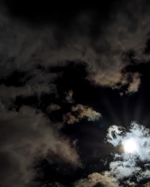 Sol após eclipse lunar — Fotografia de Stock