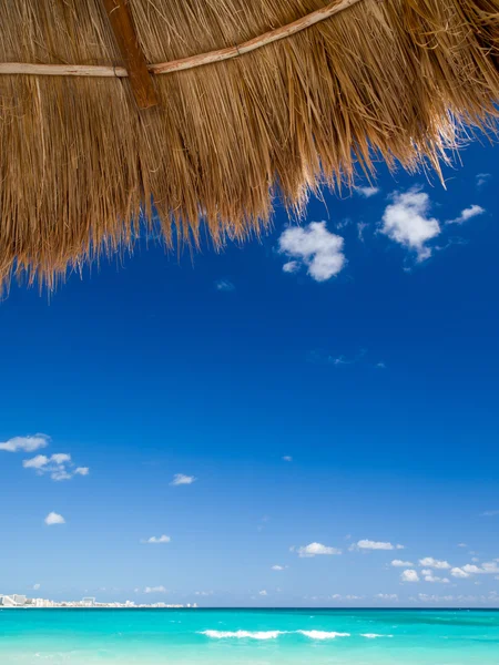 Cancun beach on sunny day — Stock Photo, Image