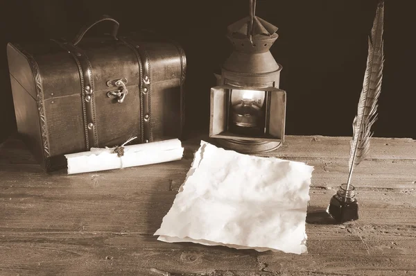 羊皮紙と仕事机 — ストック写真