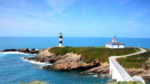 Vista sobre Pancha Island em Ribadeo, Espanha . — Vídeo de Stock