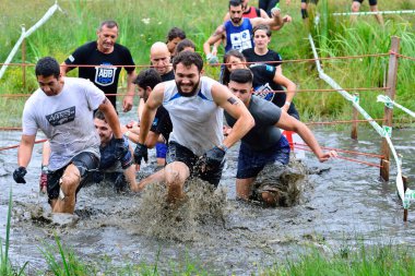 Gladyatör yarış - aşırı engel yarış La Fresneda, İspanya.  