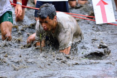 Gladyatör yarış - aşırı engel yarış La Fresneda, İspanya.  