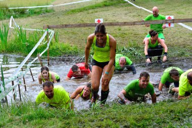Gladyatör yarış - aşırı engel yarış La Fresneda, İspanya.  