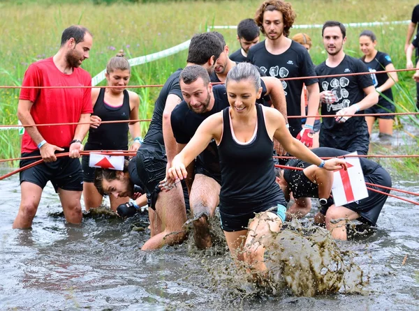 Gladiatorenrennen - Extremes Hindernisrennen in la fresneda, Spanien. — Stockfoto