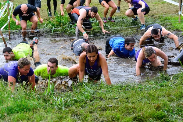 Gladiator Race - corsa ad ostacoli estrema a La Fresneda, Spagna . — Foto Stock