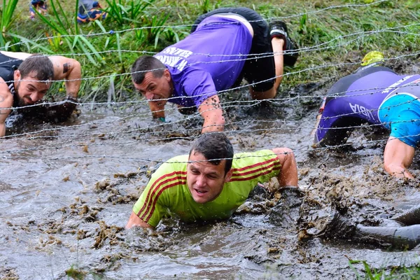 Gladiator Race - corsa ad ostacoli estrema a La Fresneda, Spagna . — Foto Stock