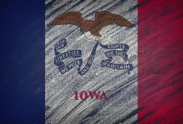 Bandiera Iowa dipinta con gesso colorato su lavagna . — Foto Stock