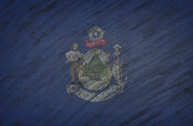 Bir kara tahta üzerinde renkli tebeşir ile boyalı Maine bayrak. 