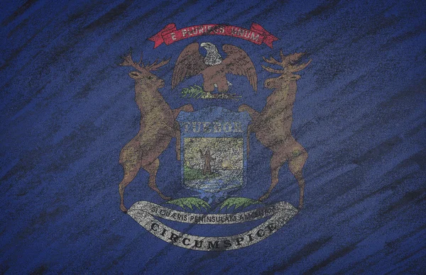 Vlag van Michigan geschilderd met gekleurde krijt op een bord. — Stockfoto
