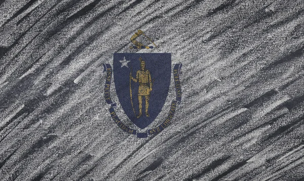 Massachusetts flagga målad med färgad krita på en svart tavla. — Stockfoto