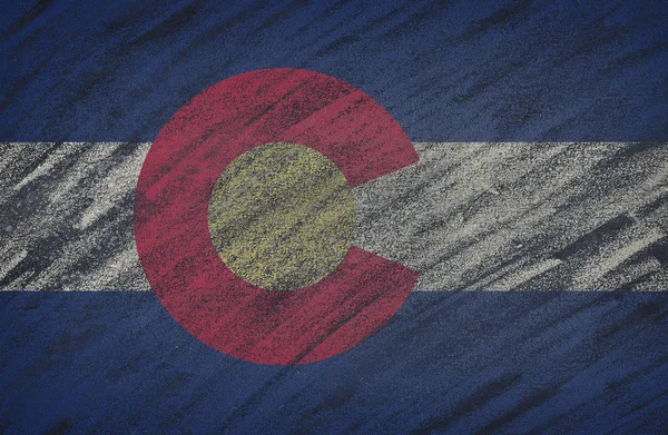 Flaga Colorado malowane kolorowe kredą na tablicy. — Zdjęcie stockowe