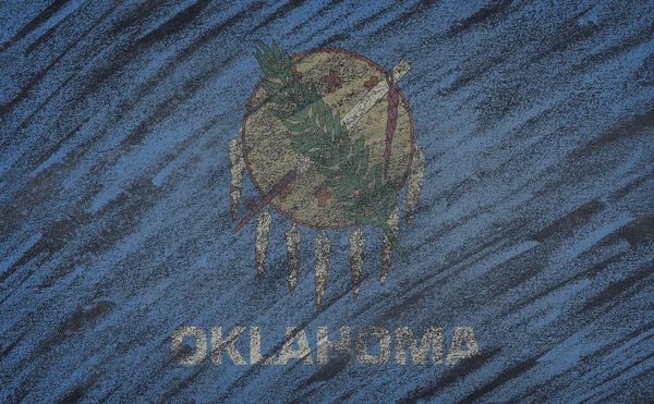 Drapeau de l'Oklahoma peint à la craie colorée sur un tableau noir . — Photo