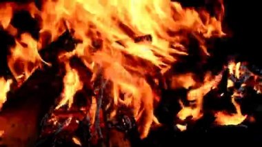 Yanan şömine arka plan