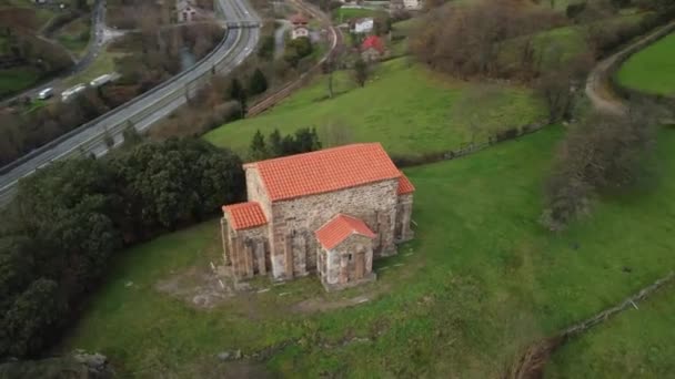 Iglesia Santa Cristina Lena Oviedo Asturias España — Vídeo de stock