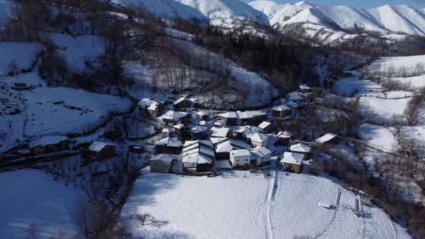 Ligueria Mit Schnee Ländliche Stadt Asturien Spanien — Stockvideo