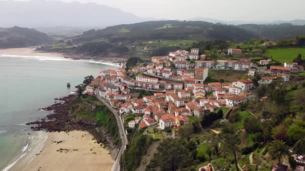 Spanya Nın Asturias Kentindeki Cantabrian Kıyısının Güzel Köylerinden Lastres Manzarası — Stok video