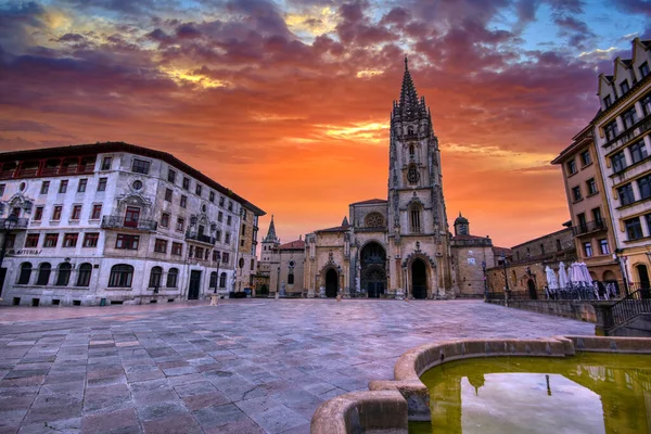 Zonsopkomst Het Plein Van Kathedraal Oviedo Asturië Spanje — Stockfoto