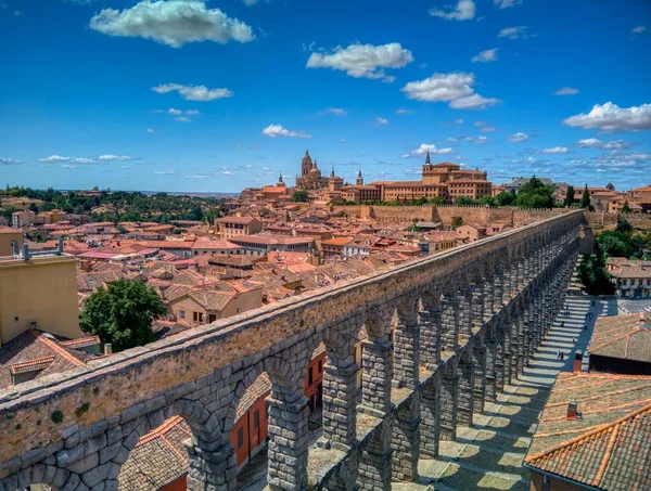 Het Beroemde Oude Aquaduct Van Segovia Met Kathedraal Achtergrond Castilla — Stockfoto