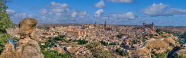 İspanya, La Piedra del Rey Moro 'nun bakış açısından Toledo' nun panoramik görüşü.