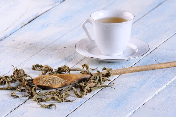 Heřmánek a čaj. — Stock fotografie