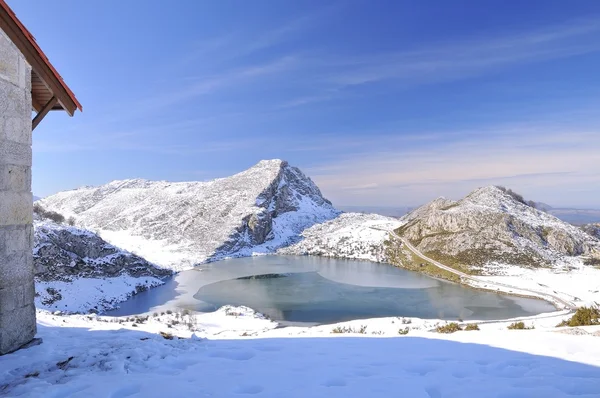 Enol lake. — Stok fotoğraf