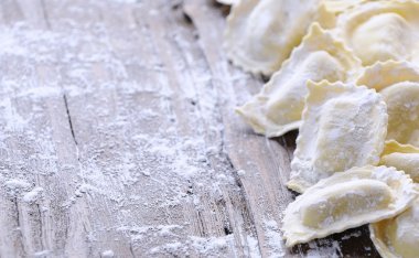 Taze mantı hazırlanıyor