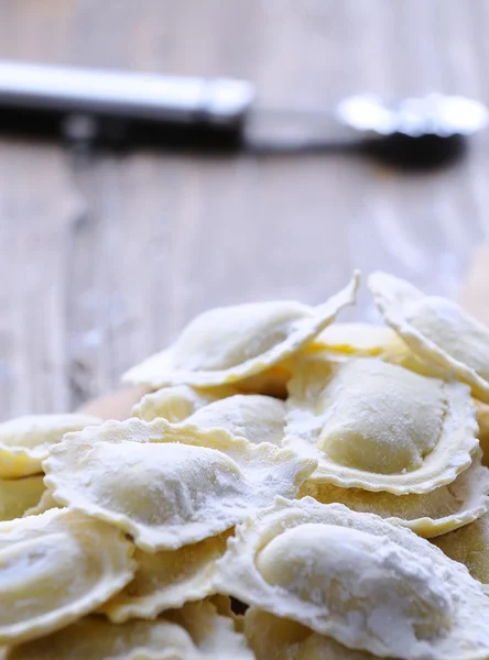 Preparazione di ravioli freschi — Foto Stock