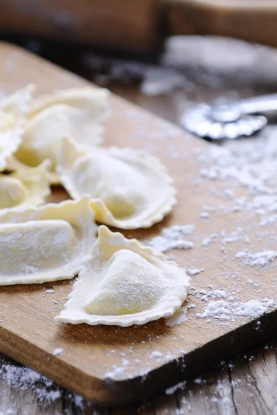 Příprava čerstvého ravioli — Stock fotografie