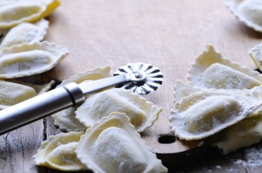 Taze mantı hazırlanıyor