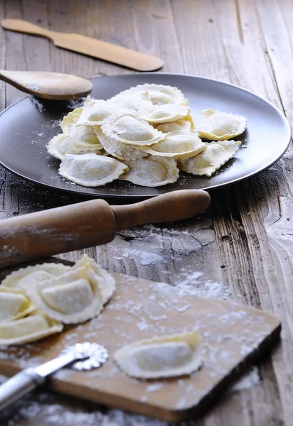 Preparazione di ravioli freschi — Foto Stock