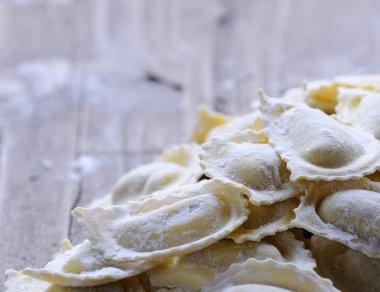 Taze mantı hazırlanıyor