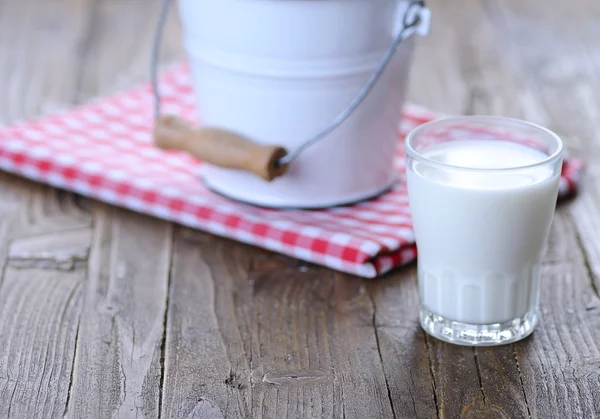 Glass of fresh milk — Stock Photo, Image