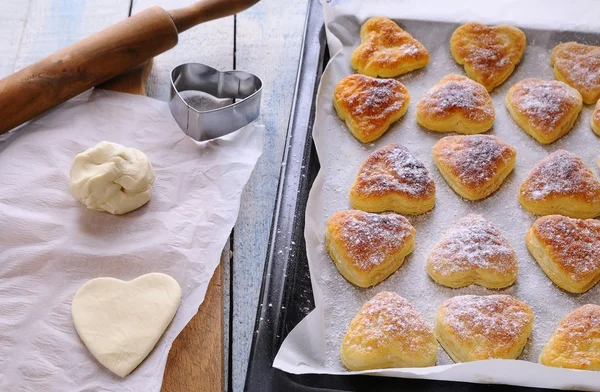 Hart-vormige bladerdeeg. — Stockfoto