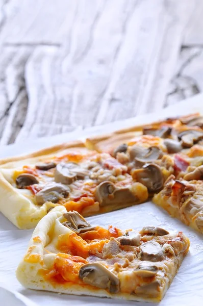 Valmistelu kotitekoinen pizza . — kuvapankkivalokuva