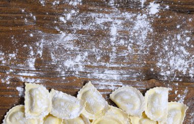 Taze mantı hazırlanıyor