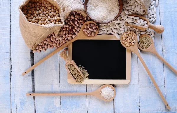 Lentils and blackboard. — Stock Photo, Image