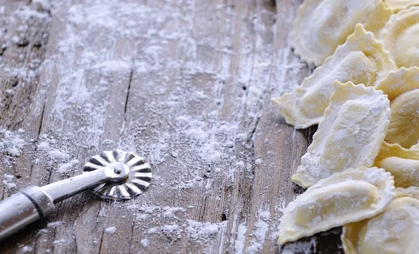 Příprava čerstvého ravioli — Stock fotografie