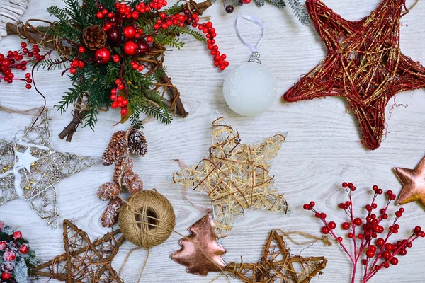 Olika handgjorda julgransdekorationer — Stockfoto